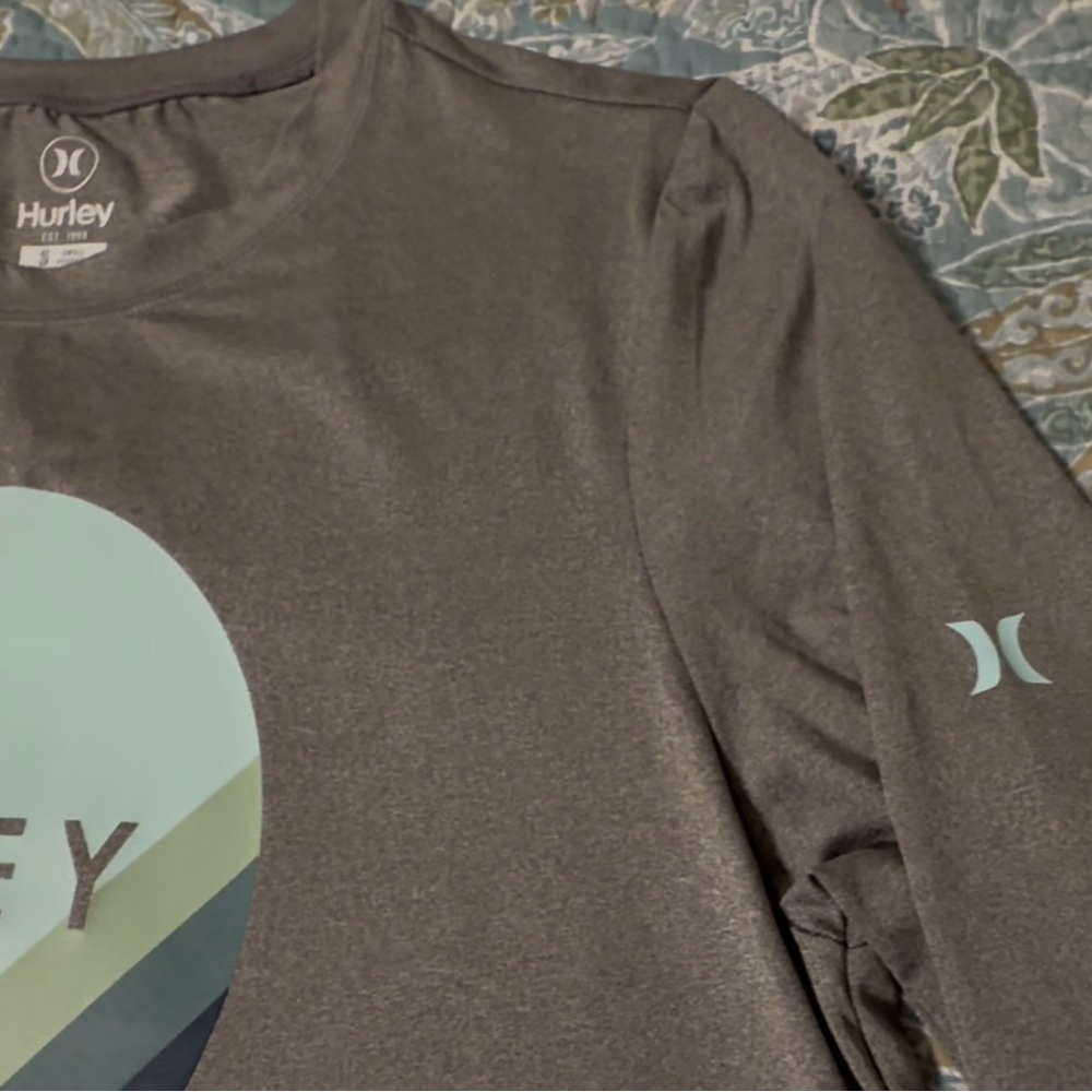 Hurley Grey rash guard long sleeve, sm, logo on chest, like new. - Picture 3 of 9
